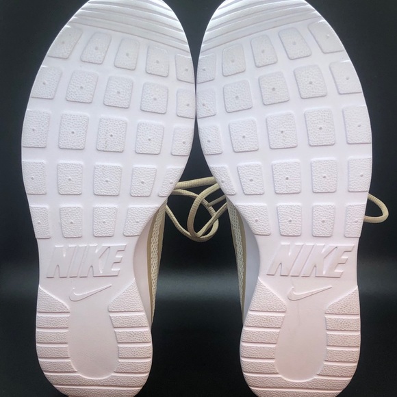 NEW Nike Women’s “Tanjun Racer” - Picture 7 of 8